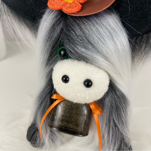 Handmade Highland Cow Gray White Faux Fur Clay Hooves Cowboy Hat Cowbell Decor - Picture 12 of 13